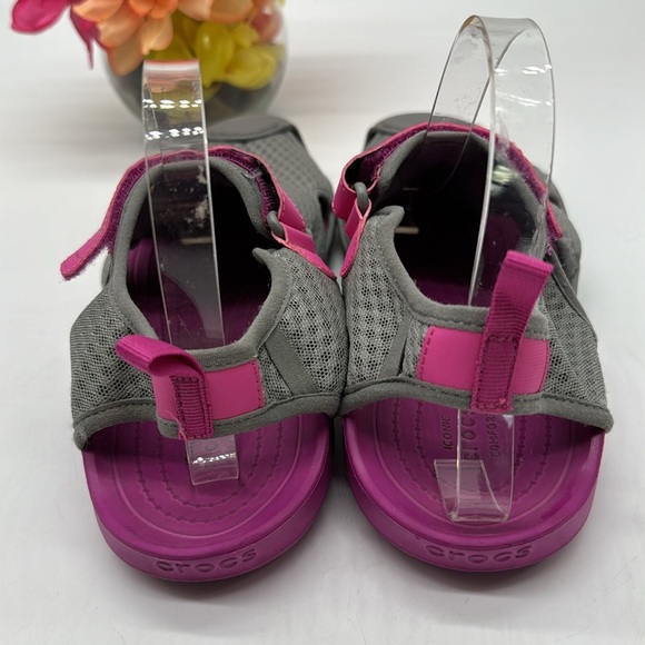 CROCS Gray Pink Sandals Covered Toe Shoes Size 11 CR6912D - Picture 3 of 7